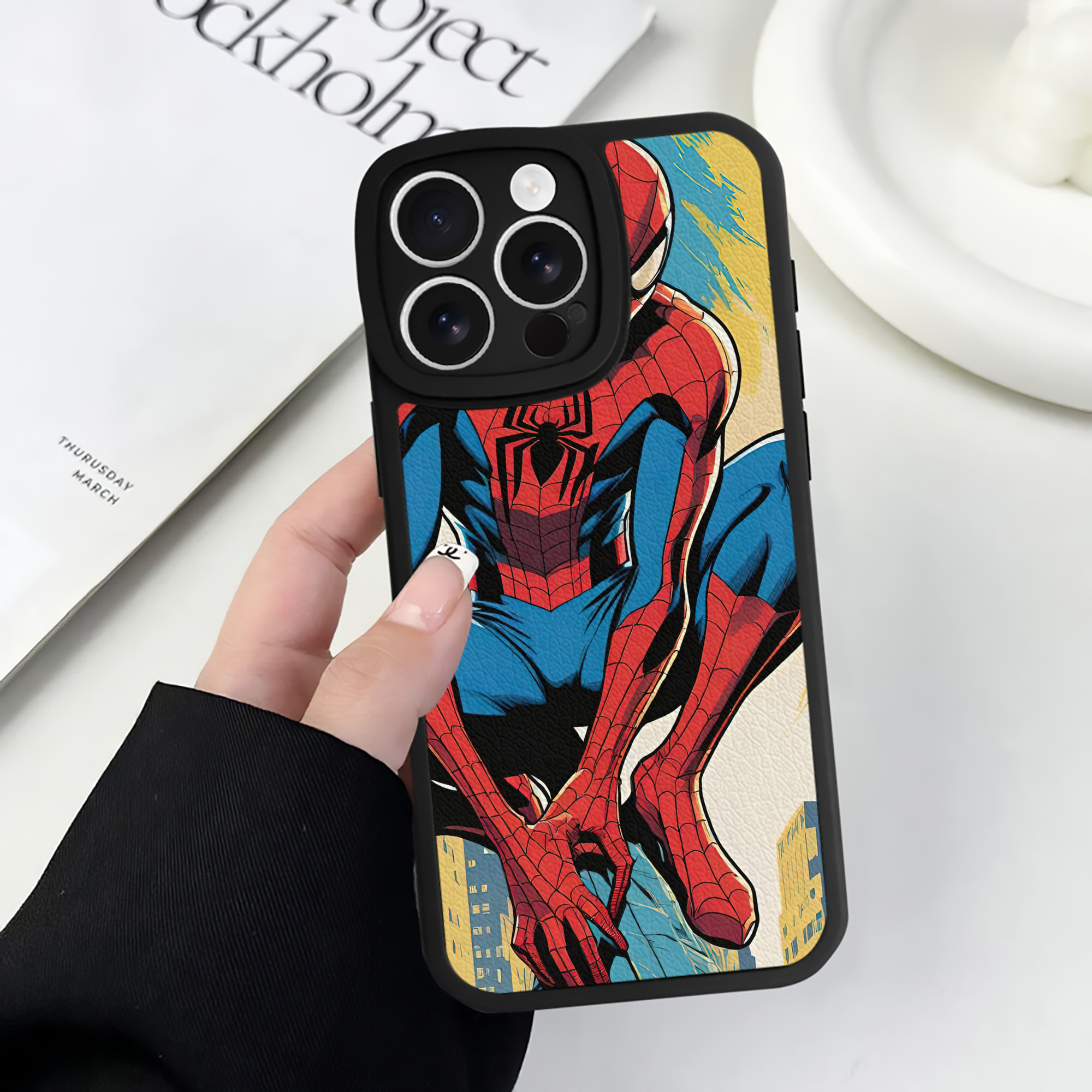 （画像用） Spider Man スパイダーマン 【iPhone 16シリーズ対応】シリコンスマホケース（レザー調） 材質：シリコン